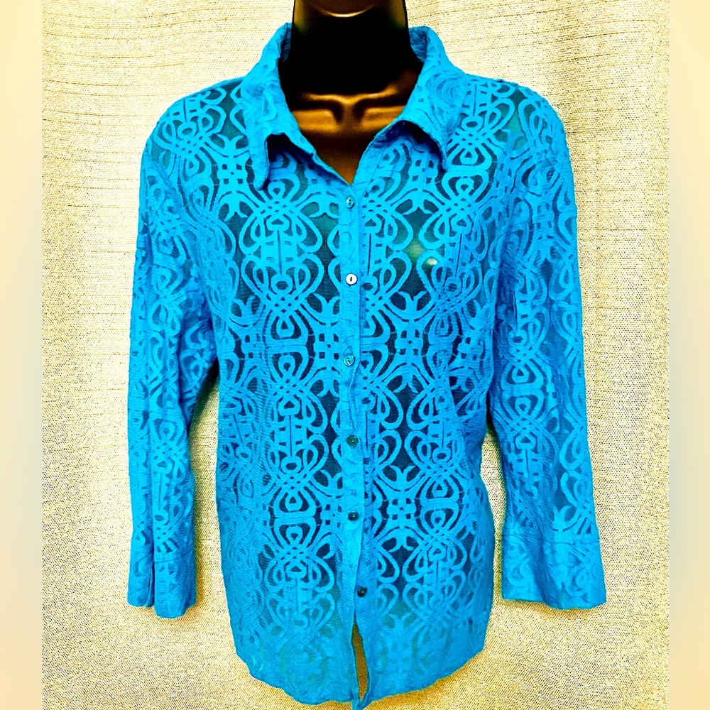 Notations Petite Largr Lace Top!